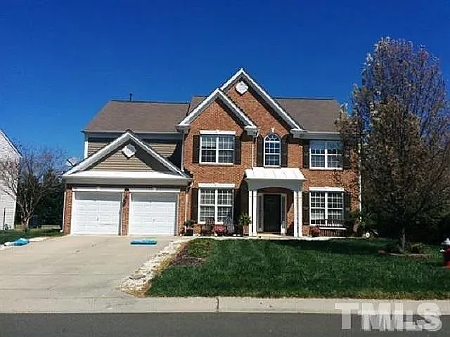 4 bed, 2.5 bath, 2550 sqft, $3,000 — Photo 1
