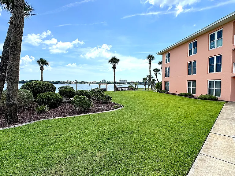 721 S Beach St — Photo 1