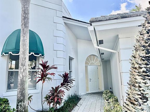 3rd image of 23321 Butterfly Palm Ct