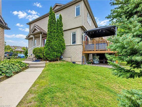 2nd image of 10 Foxglove Cres #40