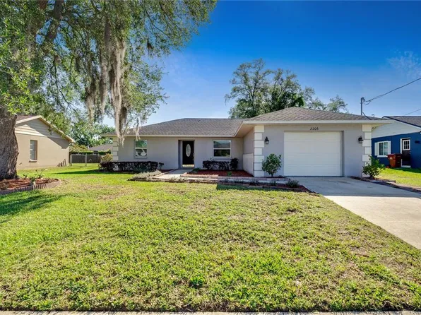 2206 N Warnell St, Plant City, FL 33563