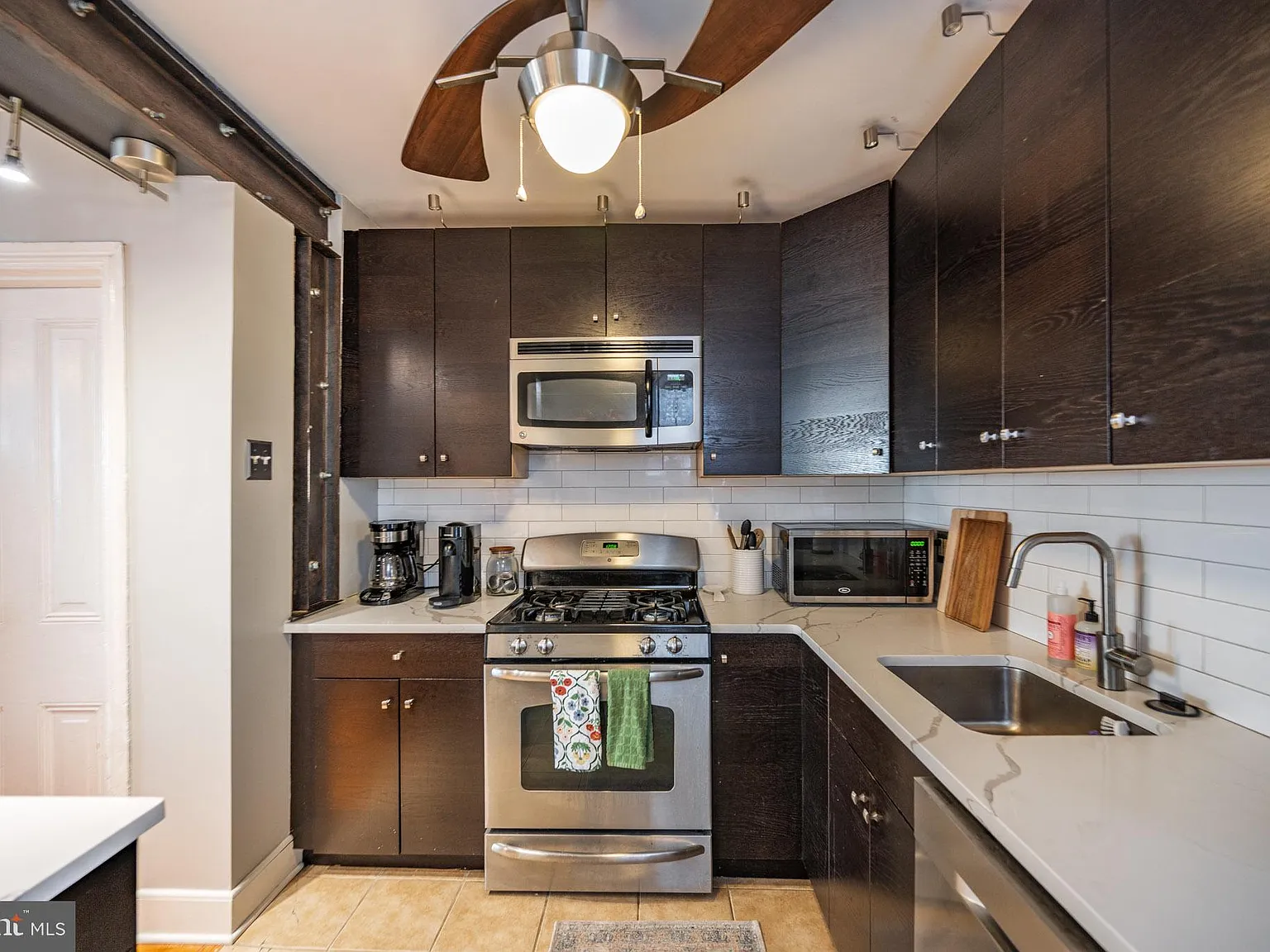 2 bed, 1.5 bath, 1250 sqft, $2,495 — Photo 4