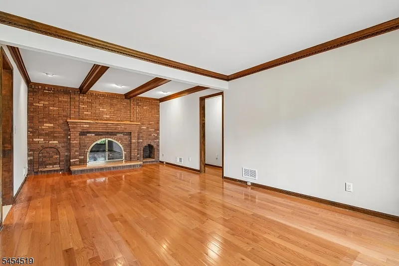 5 bed, 4.0 bath, $4,700 — Photo 3