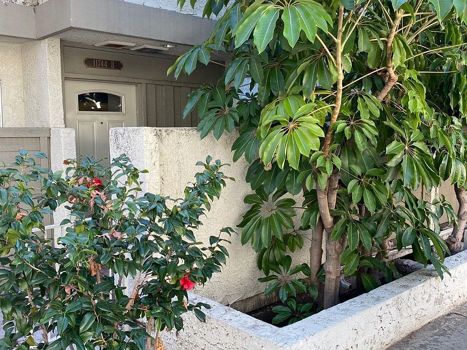 1st image of 11744 Moorpark St APT B