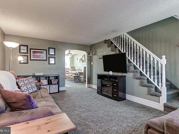 3rd image of 1060 Oakwood Dr