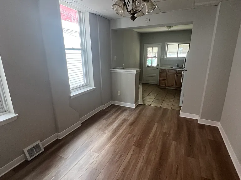 2062 Bridge St — Photo 7