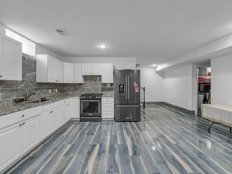 5977 Nightingale St — Photo 27