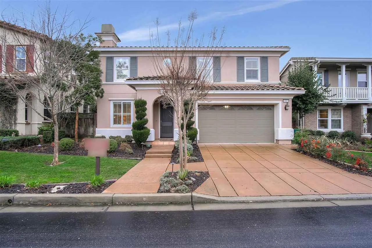 33 Carrick Dr photo 1