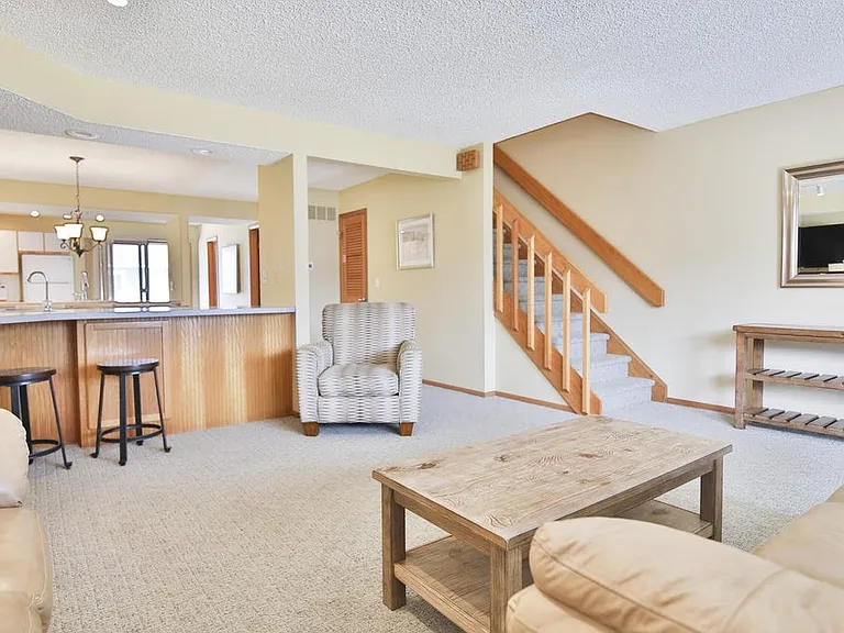 21 Brown Ave — Photo 68