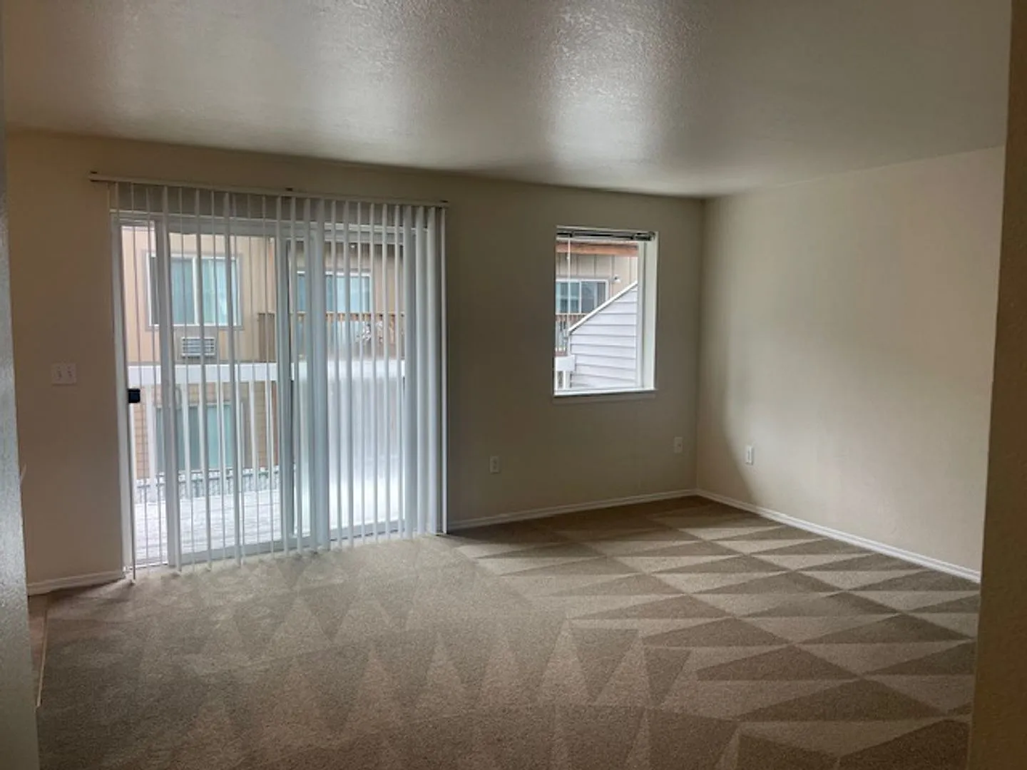 167-Triple Crown Apts — Photo 2