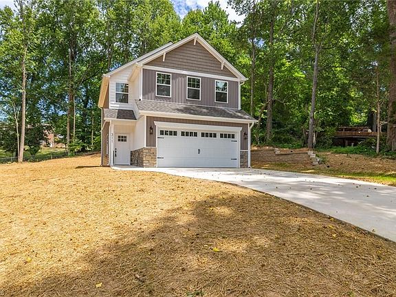 3rd image of 311 Lily Dr