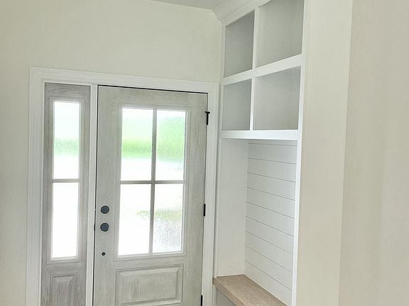 2nd image of 25 Classic Hills Dr