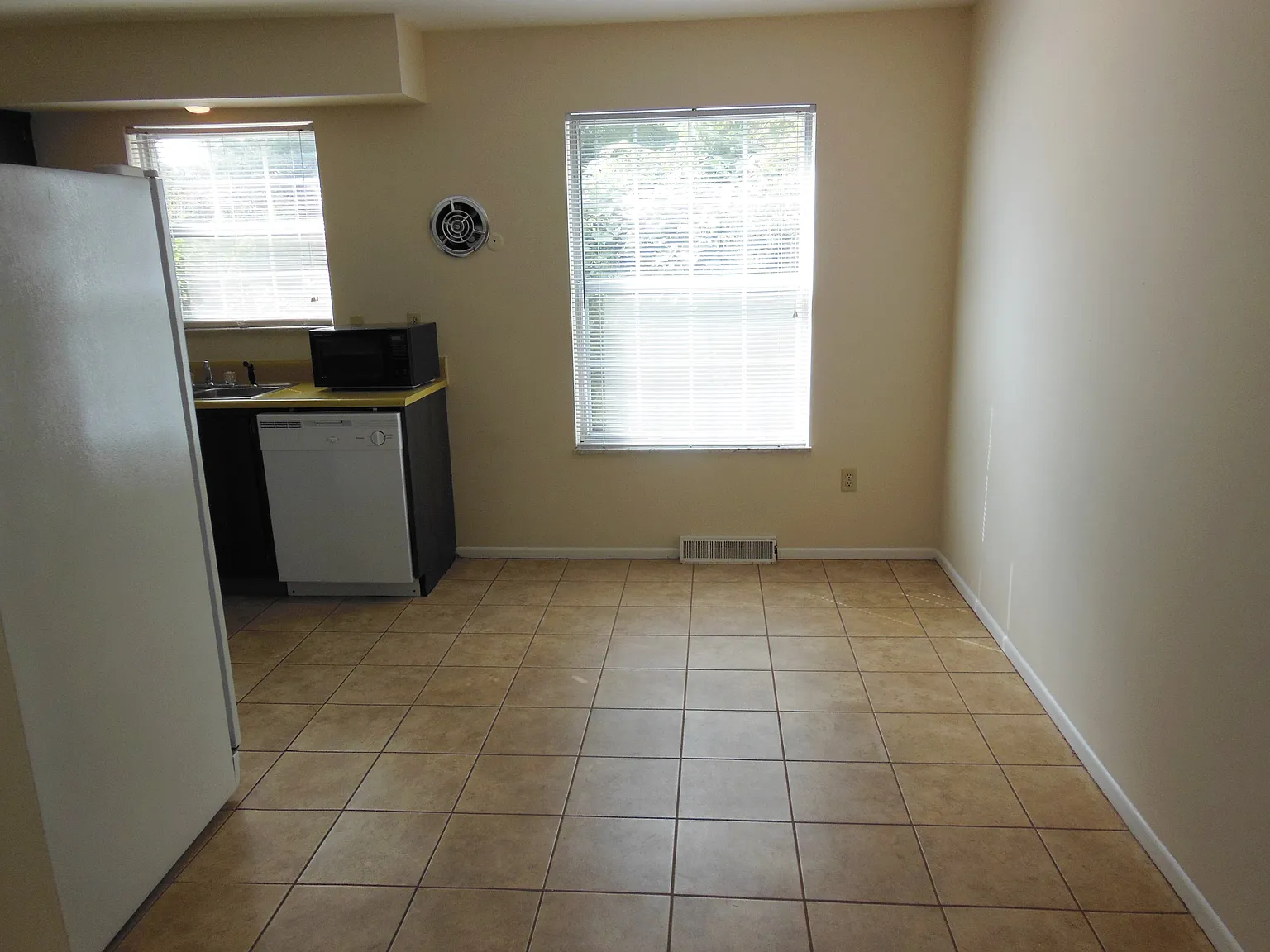 1 bed, 850 sqft, $1,395 — Photo 3