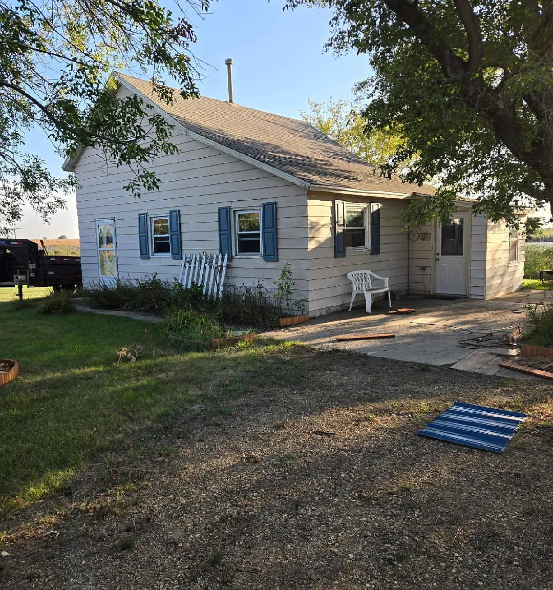 2 bed, 900 sqft, $750 — Photo 1