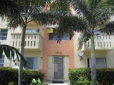1st image of 1821 NE 168th St APT B4