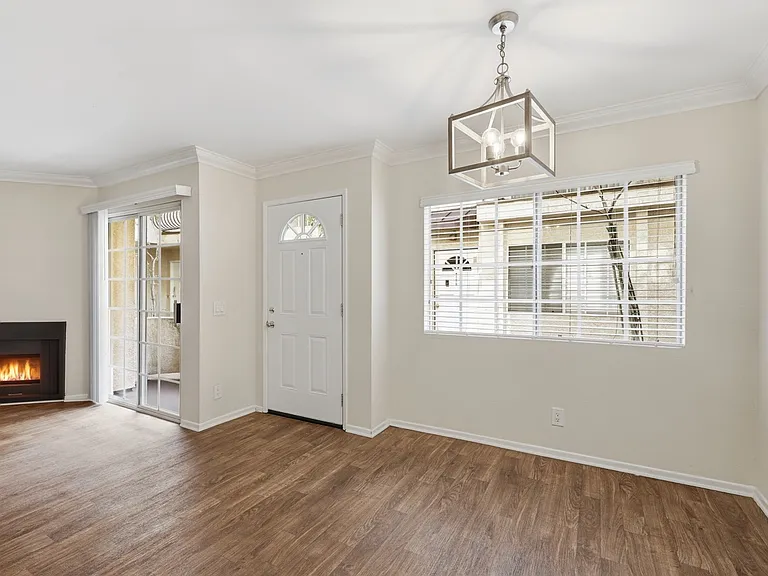 908 S Shenandoah St #103 — Photo 7