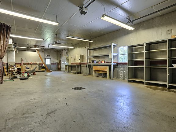 Extra Large Garage/Shop