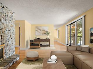 1280 Newport Ave #201, Oak Bay, BC V8S5E7