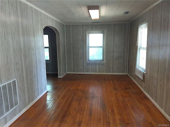 4th image of 104 N 3rd Ave