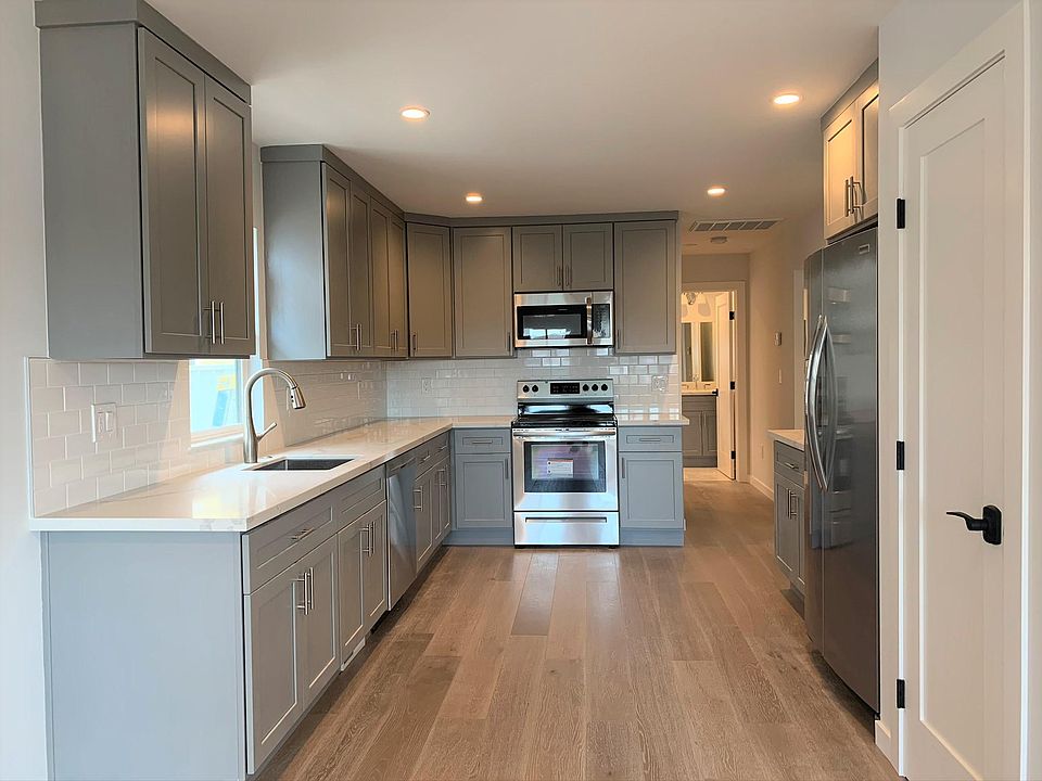 1st image of 865 Barron Ave