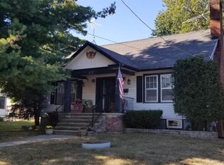 832 W American St, Freeport, IL 61032