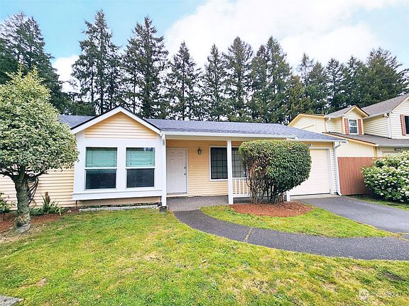 2nd image of 565 Malibu Drive SE