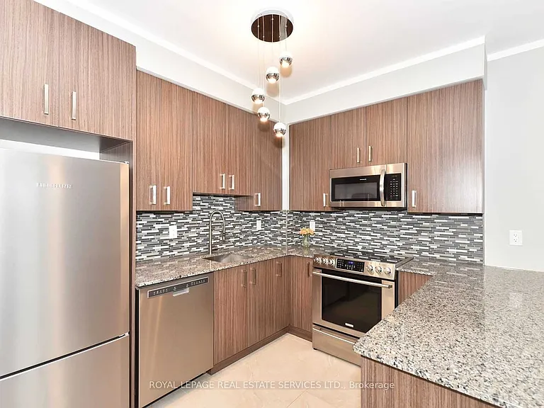 11611 Yonge St #306 — Photo 17