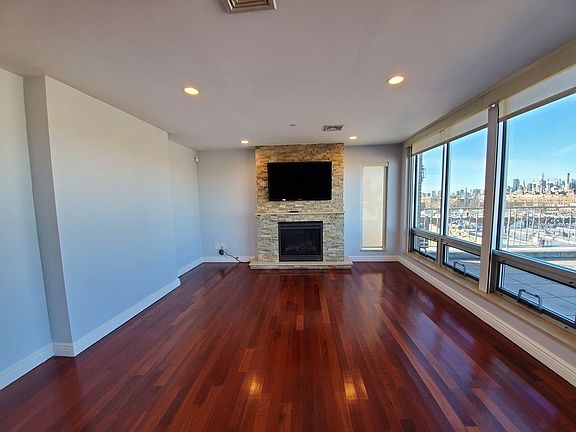 3rd image of 28-43 37th St #Penthouse