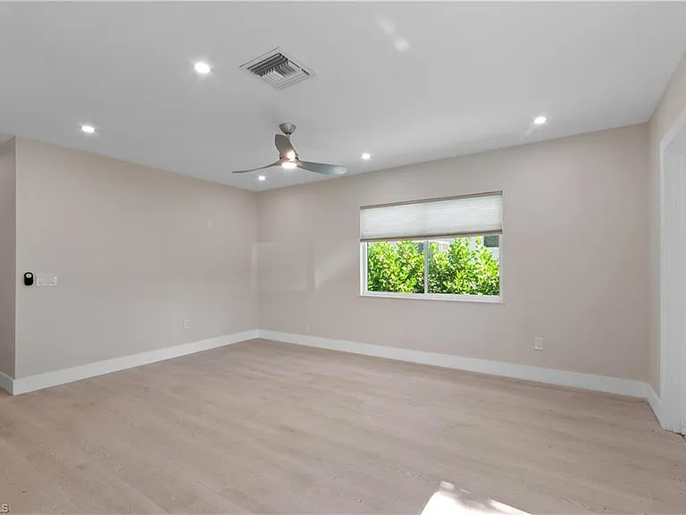 2685 Van Buren Ave — Photo 5