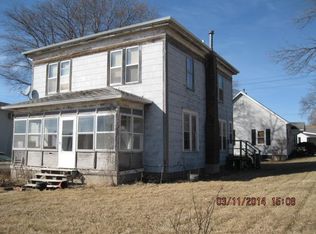 121 1st Ave NE, Waverly, IA 50677
