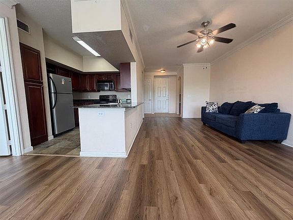 5th image of 7575 Kirby Dr APT 1209