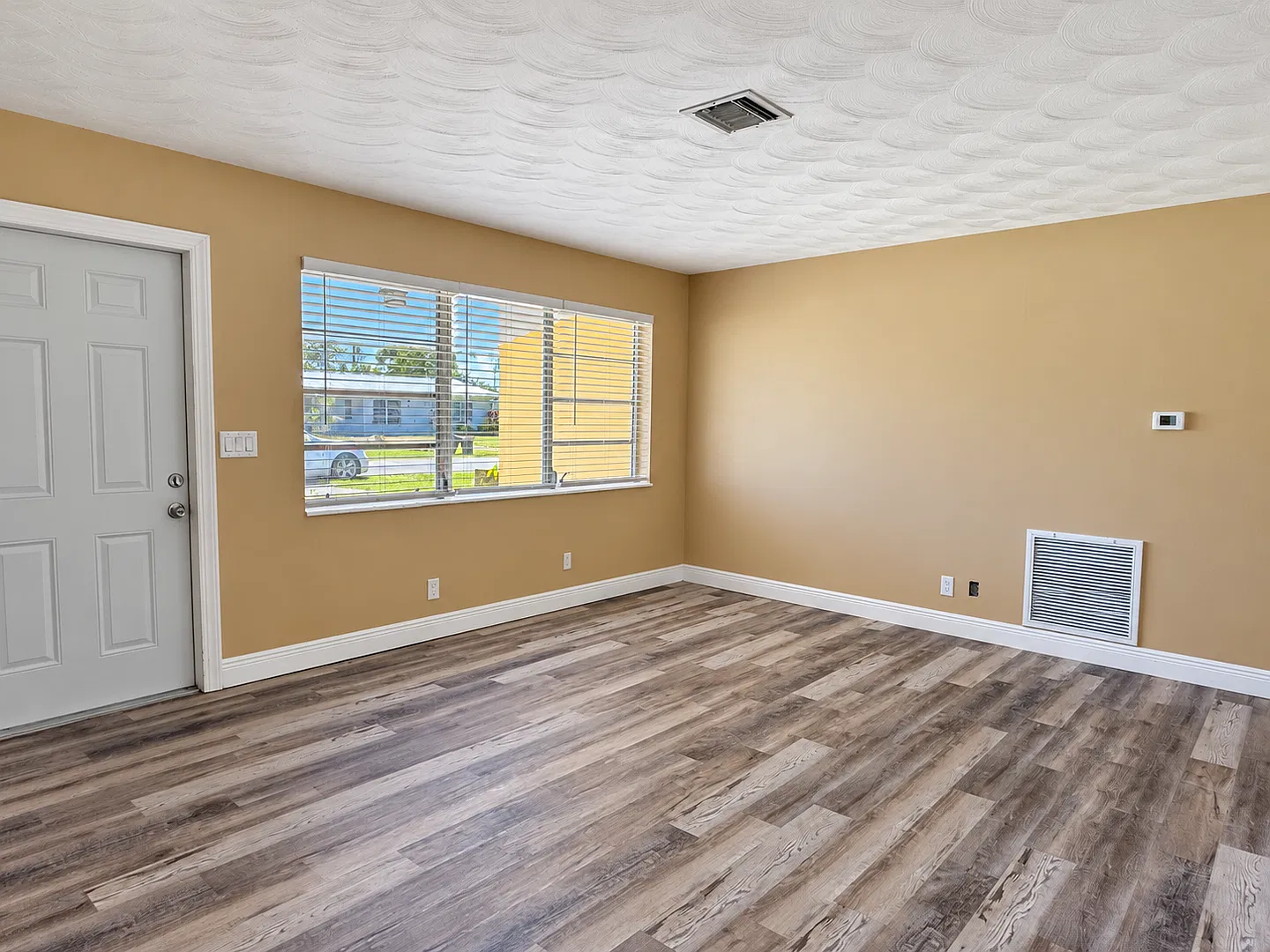 2/1/1 in Stuart--Beautiful kitchen & fenced yard! — Photo 4