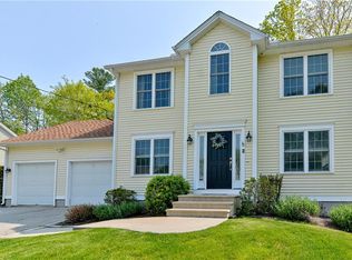 12 Hickory Rd, Cumberland, RI 02864