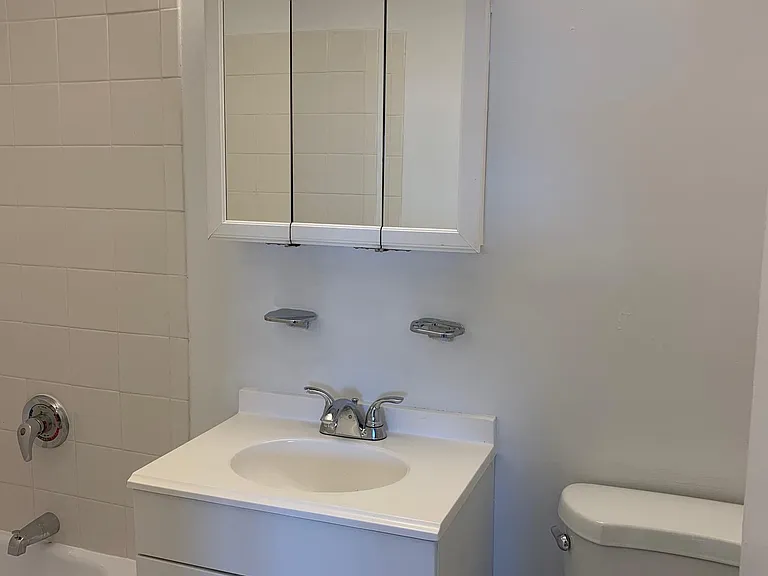 1160 Midland Ave — Photo 16