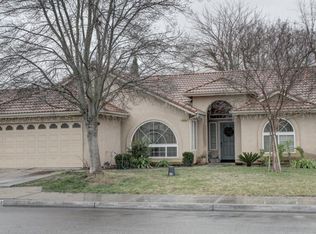 694 Saint Michelle Dr, Madera, CA