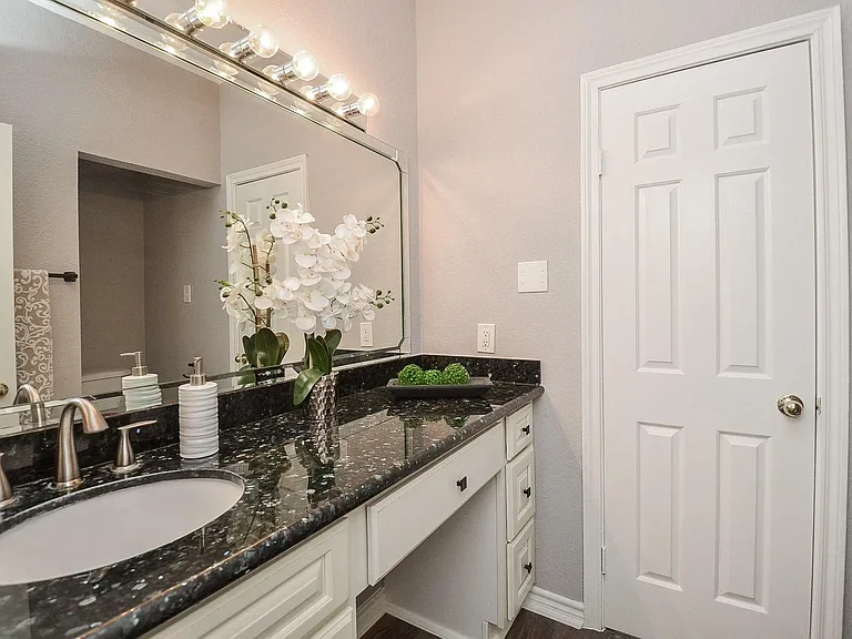2255 Braeswood Park Dr #195 — Photo 18