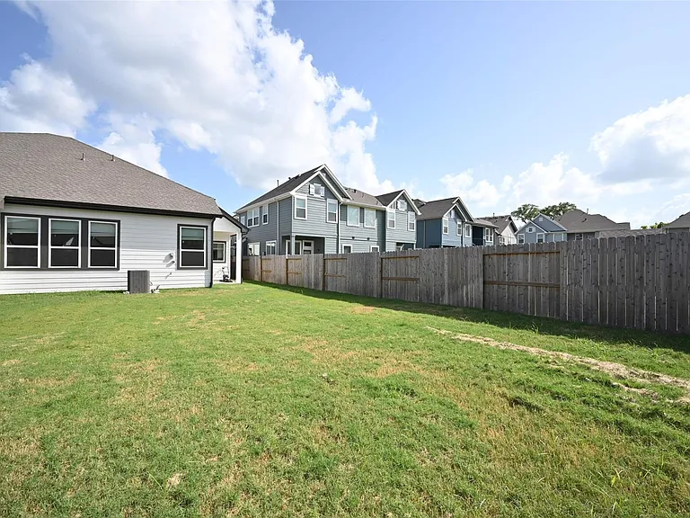 1535 Cathedral Bend Dr — Photo 20