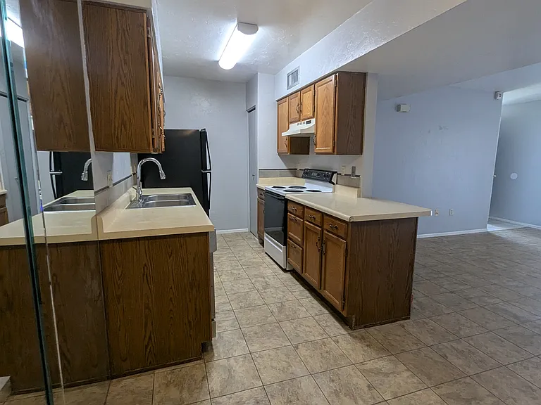 9420 E Speedway Blvd #15 — Photo 6