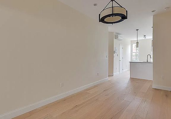 4th image of 111 Newel St #2R