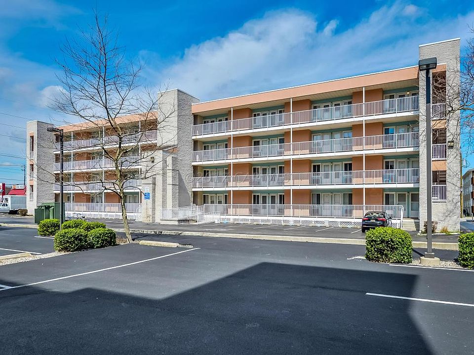 1st image of 17 139th St Unit 306