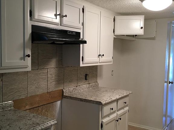 3rd image of 304 Villa Oaks Cir #A