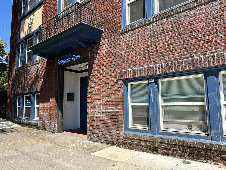Burgess Apartments — Photo 1