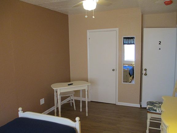 5th image of 702 Hughlett Ave Room 2