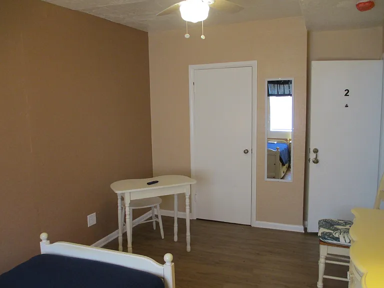 702 Hughlett Ave #2 — Photo 5