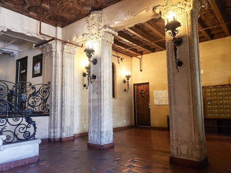 Lobby / Mailboxes