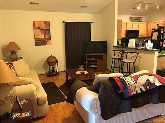 3rd image of 9528 Dewey Dr