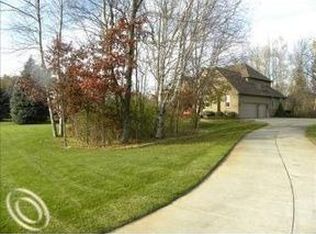 5593 Birch Grove Ln, Clarkston, MI 48348