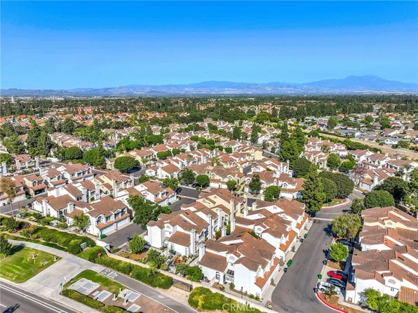 122 Almador, Irvine, CA 92614
