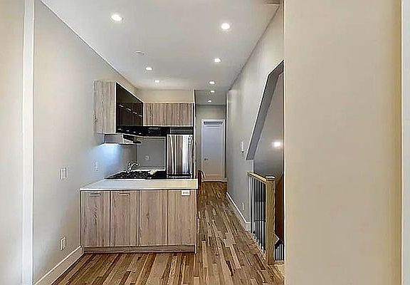 3rd image of 30 Scholes St APT 3