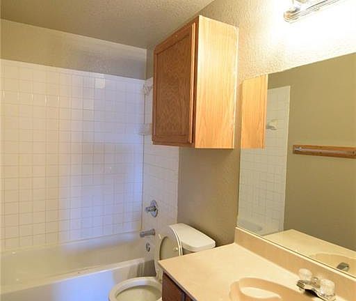 2nd image of 2809 Leroy Cir #A-d